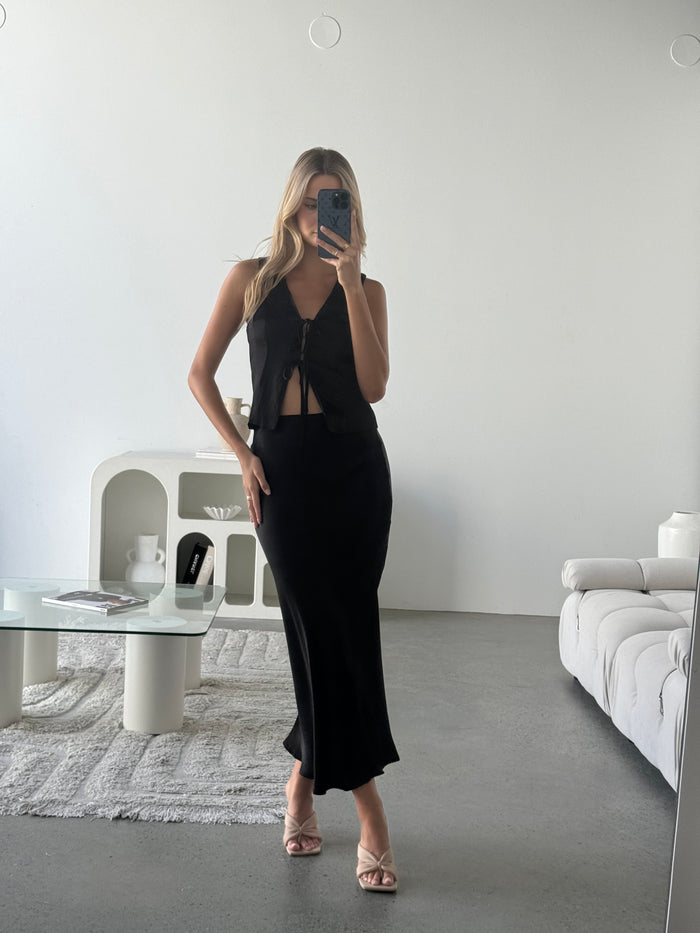 Callista Satin Maxi Skirt | Black